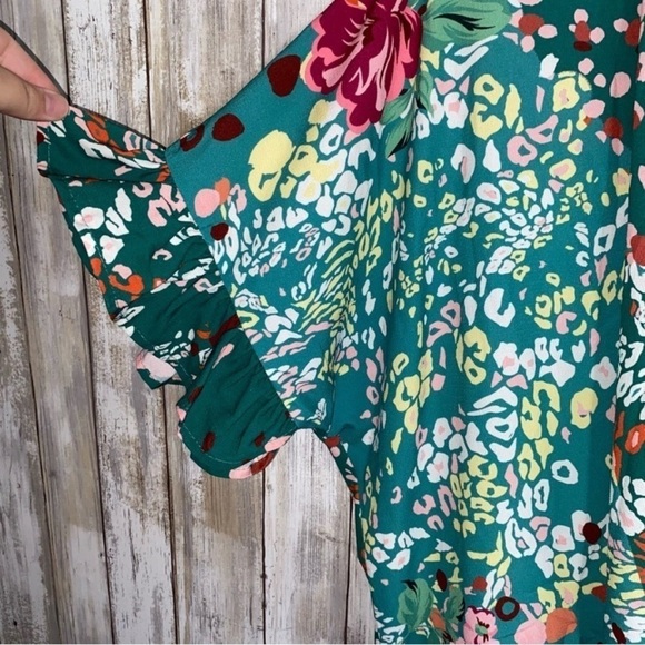 Umgee Green Leppard & Floral Open High Low Blouse - Picture 5 of 6